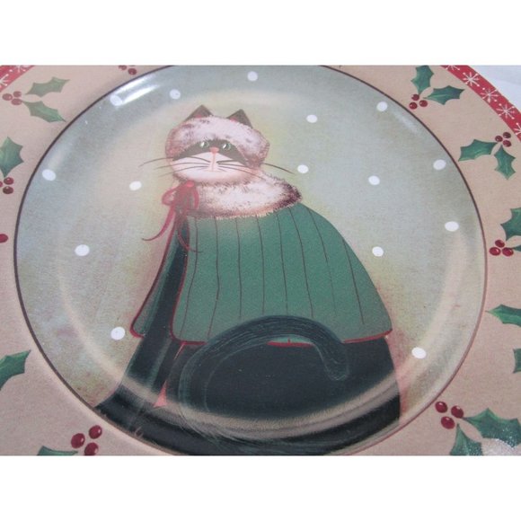 Sakura Fiddlestix Holiday Cat In Green Cape Stoneware Holly Rim Salad Plate EUC - Picture 2 of 7